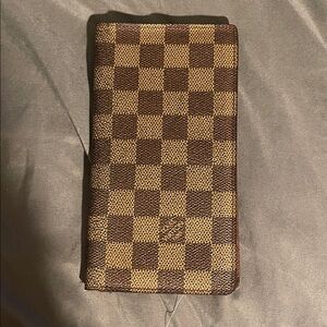 LOUIS VUITTON
Limited Edition Damier Canvas wallet